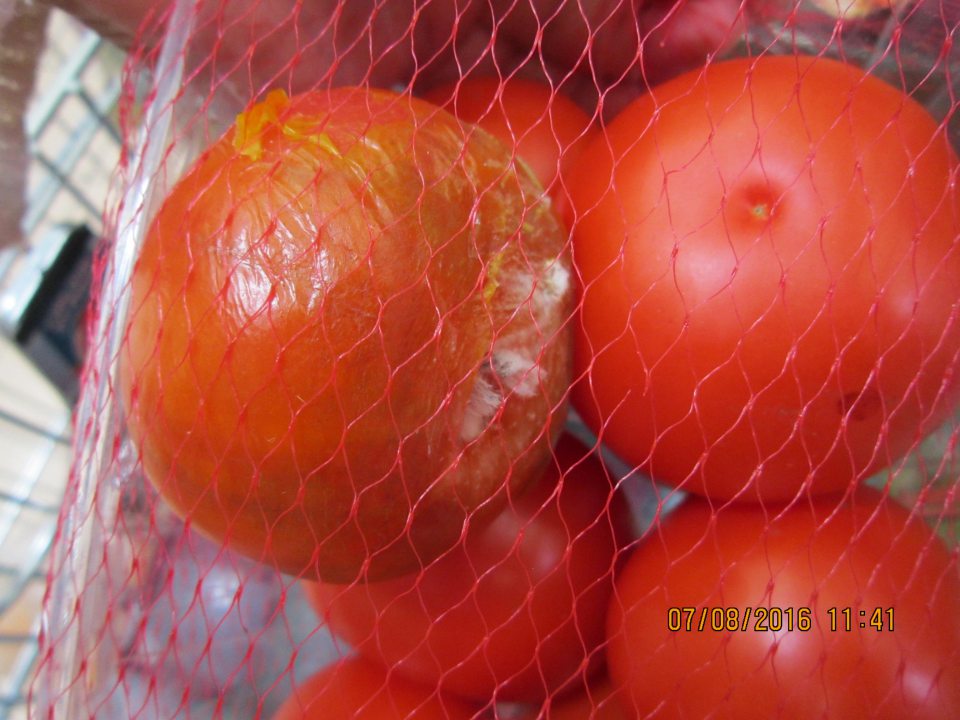 Predaj zeleniny nevhodnej na ľudskú spotrebu z dôvodu výskytu plesne a hniloby.