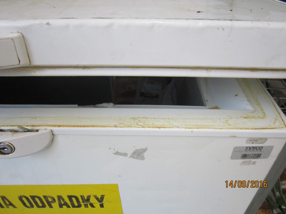 V prevádzke znečistený kafilerický box.