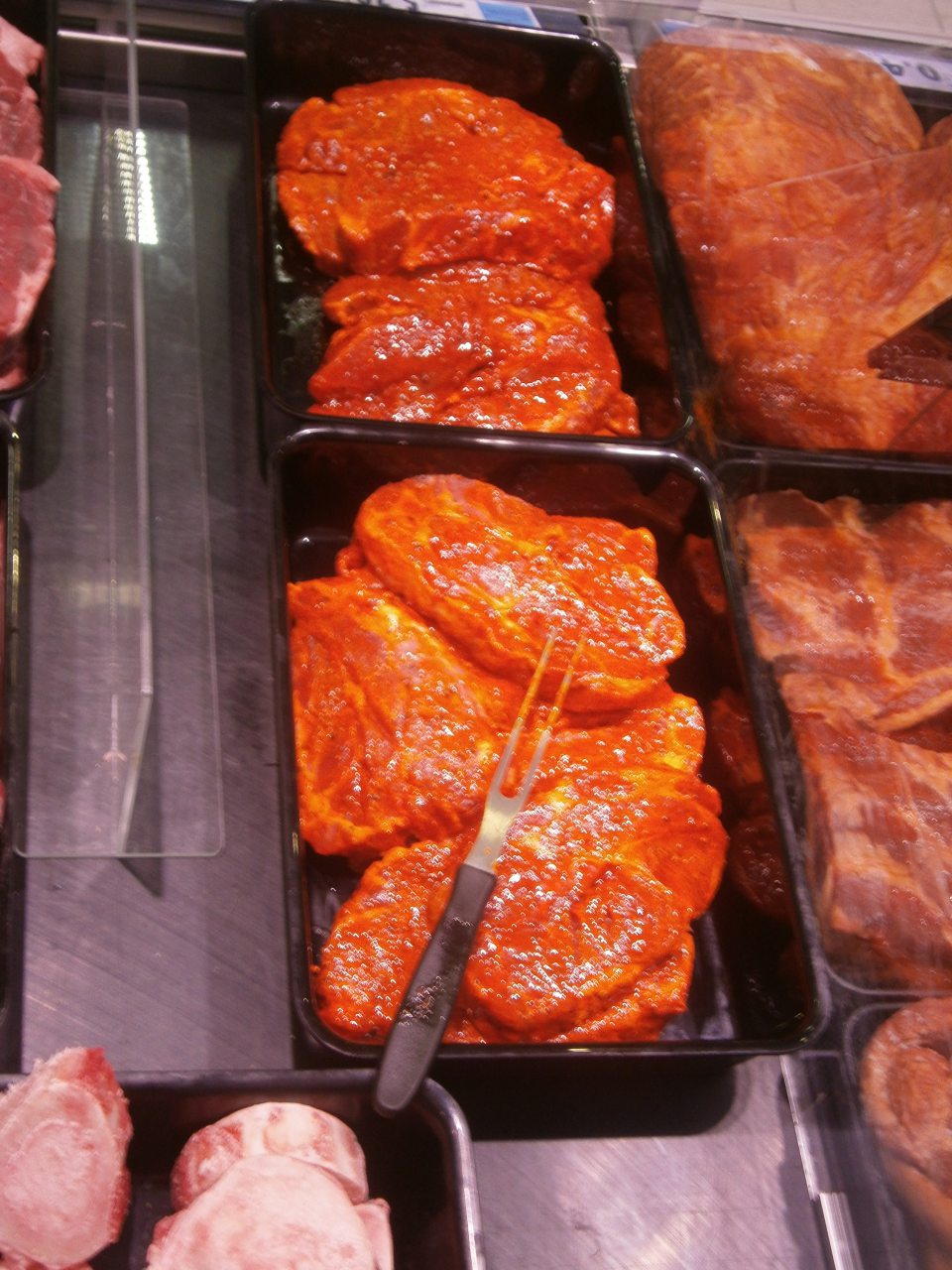 Predajca nedoložil originálne etikety k celému vystavovanému množstvu Bravčovej marinovanej krkovičky.