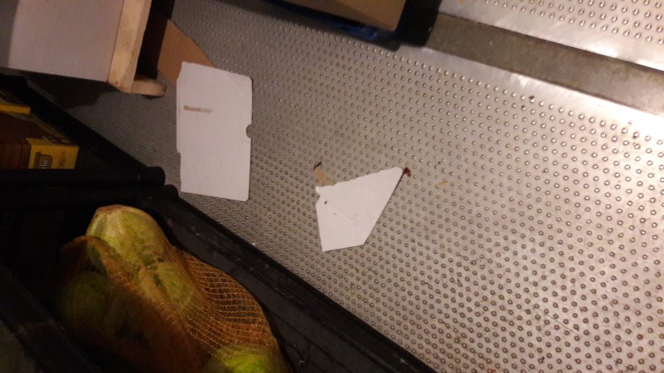 V chladiacom boxe s uloženou zeleninou - znečistená podlaha.