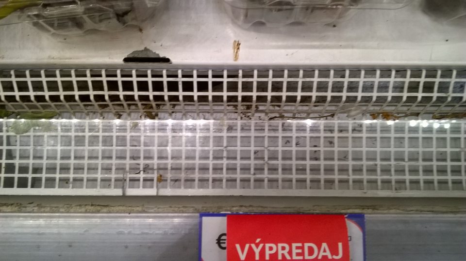 V prevádzke používané znečistené chladiace zariadenie.