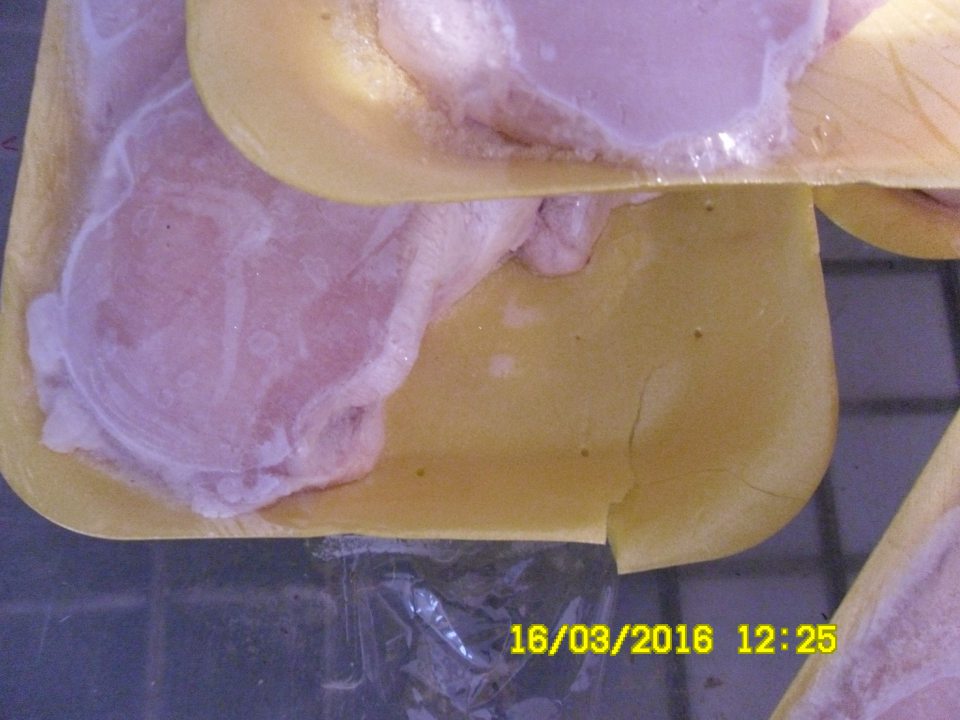 Predaj výrobku s poškodeným obalom.