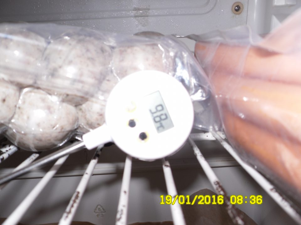 V prevádzke nesprávne skladovanie mäkkých MV pri teplote +9,8°C, teplota deklarovaná výrobcom je do +4°C