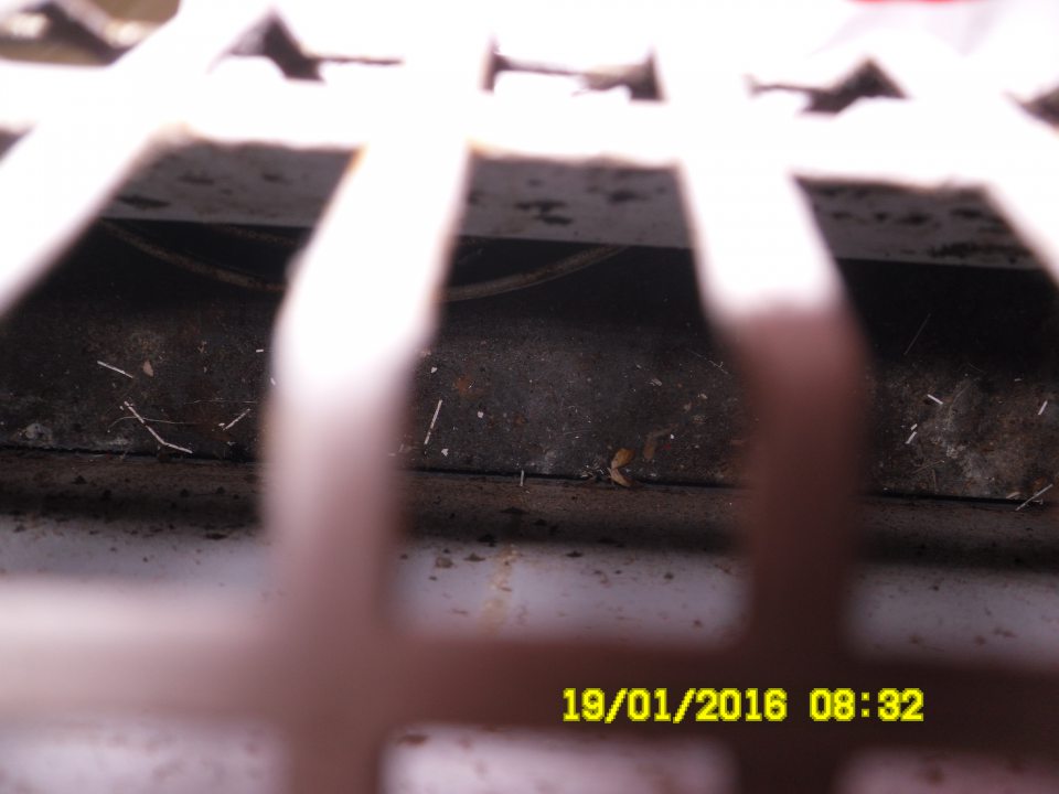 V prevádzke znečistené mraziace zariadenie. 