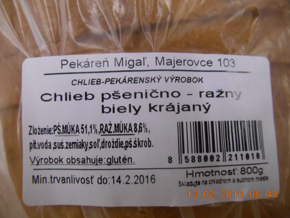 Nedostatok v označení výrobku: Chlieb pšenično- ražný biely krájaný- v zozname zložiek nie je zdôraznená zložka spôsobujúca alergiu alebo neznášanlivosť- pšeničný škrob obsahujúca glutén.
