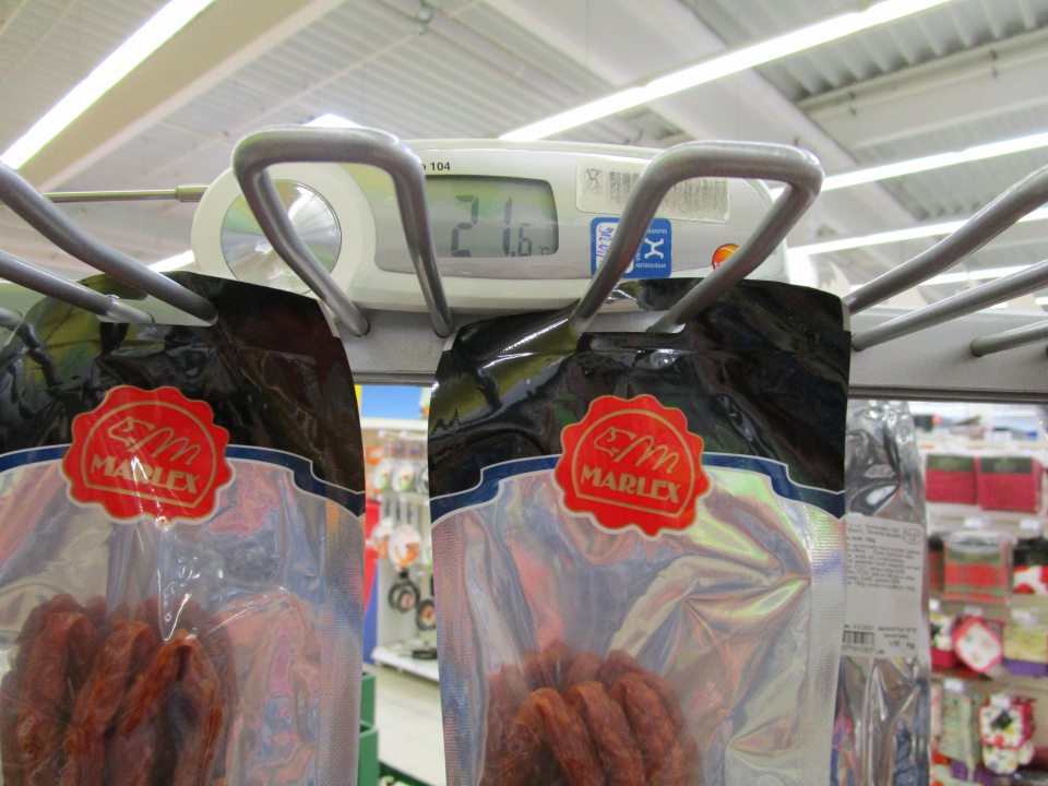 Predaj trvanlivých tepelne opracovaných mäsových výrobkov uchovávaných pri teplote prostredia. Výrobca deklaruje na spotrebiteľskom balení: "Skladujte pri teplote 0 až 18°C."