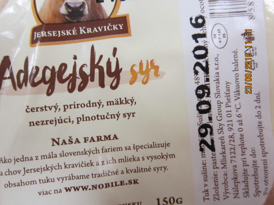 Predaj výrobku s nečitateľnými povinnými údajmi o zozname zložiek z dôvodu jeho prekrytia údajom o dátume spotreby.