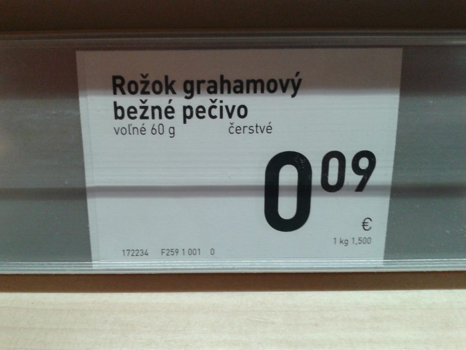 Na predávanom nebalenom výrobku chýba informácia o prítomných alergénoch.