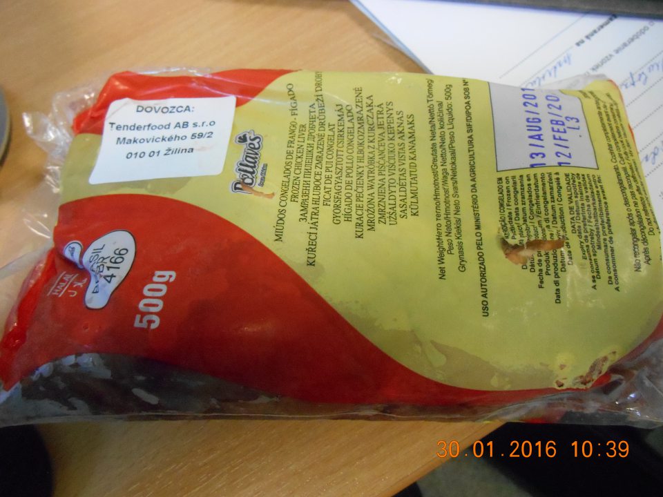 Predaj tovaru s porušeným obalom.