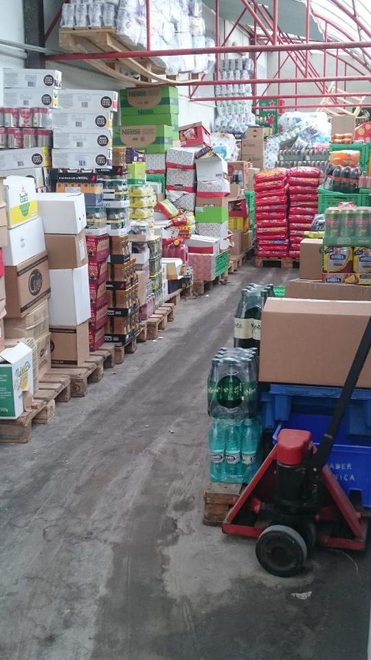 V skladovom priestore prevádzky s uskladnenými potravinami zistená prítomnosť vtákov - vrabcov.