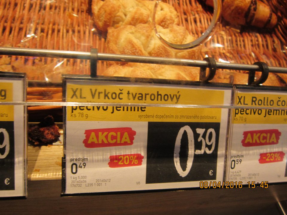 V predajni na štítkoch pri jednotlivých druhoch pečiva nie je uvedený alergén.