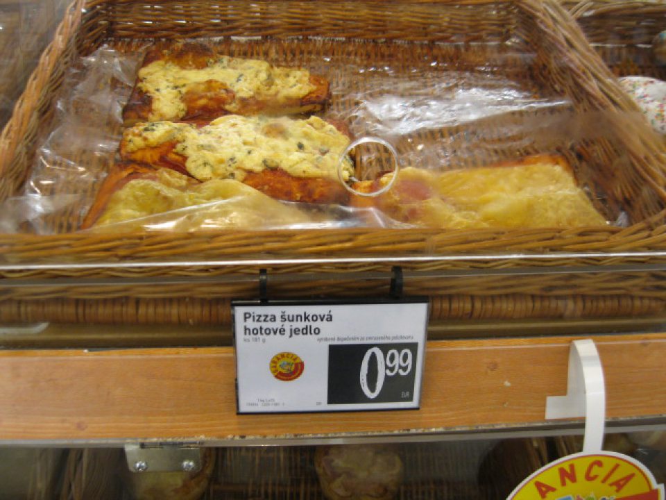 U dopekaných pekárskych výrobkoch vystavených na predaj nie sú v označení uvedené alergény a látky spôsobujúce neznášanlivosť.