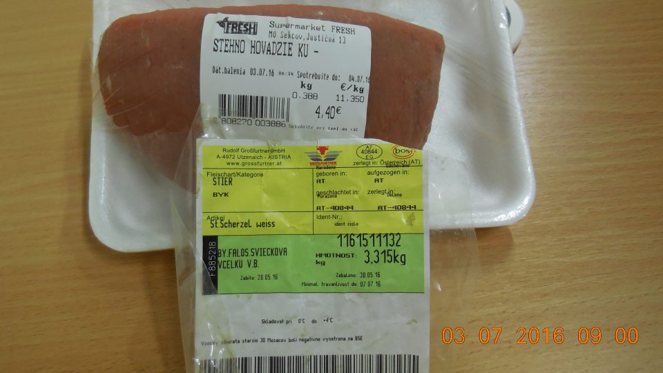Hovädzie mäso balené priamo v predajni nesúhlasí s označením na originálnej etikete, vrátane označenia povinných údajov hovädzieho mäsa. 
