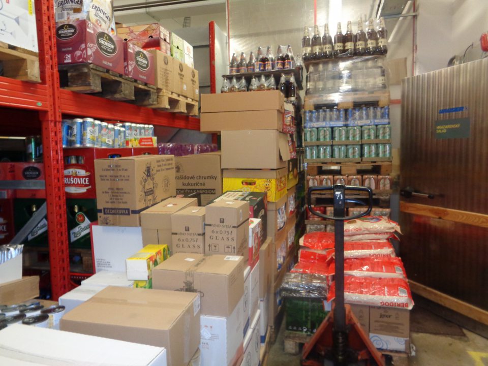 Centrálny sklad v prevádzke poddimenzovaný.
