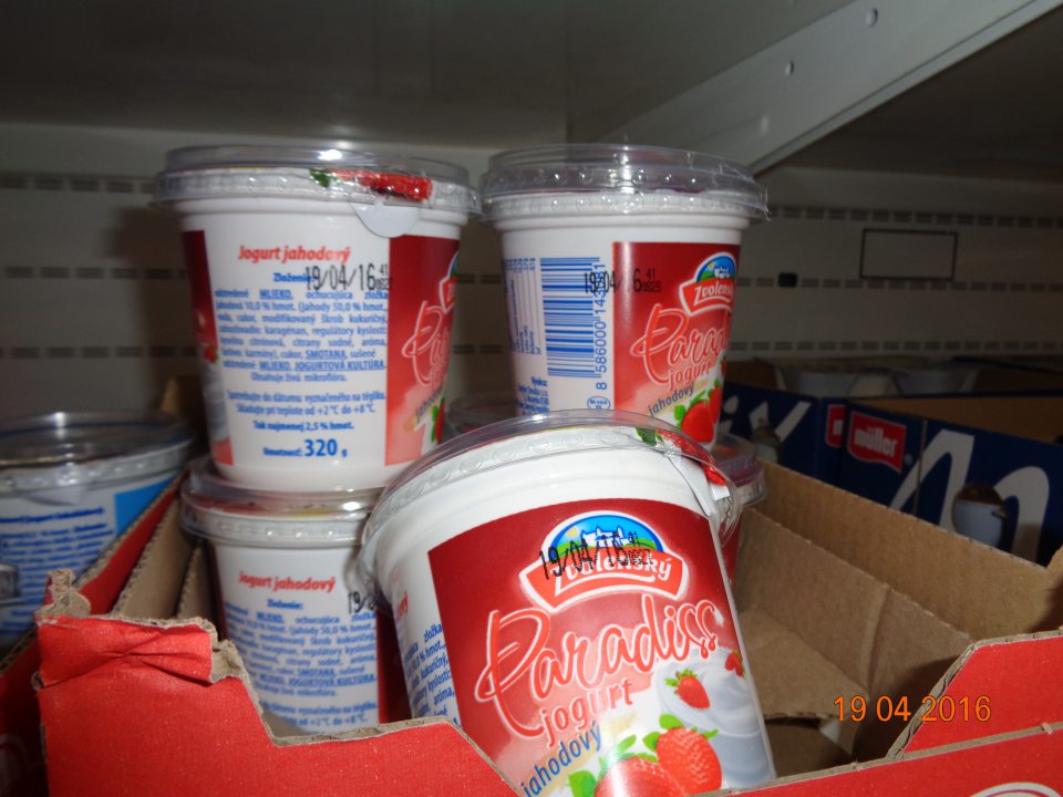 Potravina, ktorej trvanlivosť je viac ako 4 dni a doba zostávajúca do jej dátumu spotreby je kratšia ako 24 hodín neumiestnená oddelene ani neoznačená informáciou pre spotrebiteľa o blížiacom sa ukončení doby spotreby.