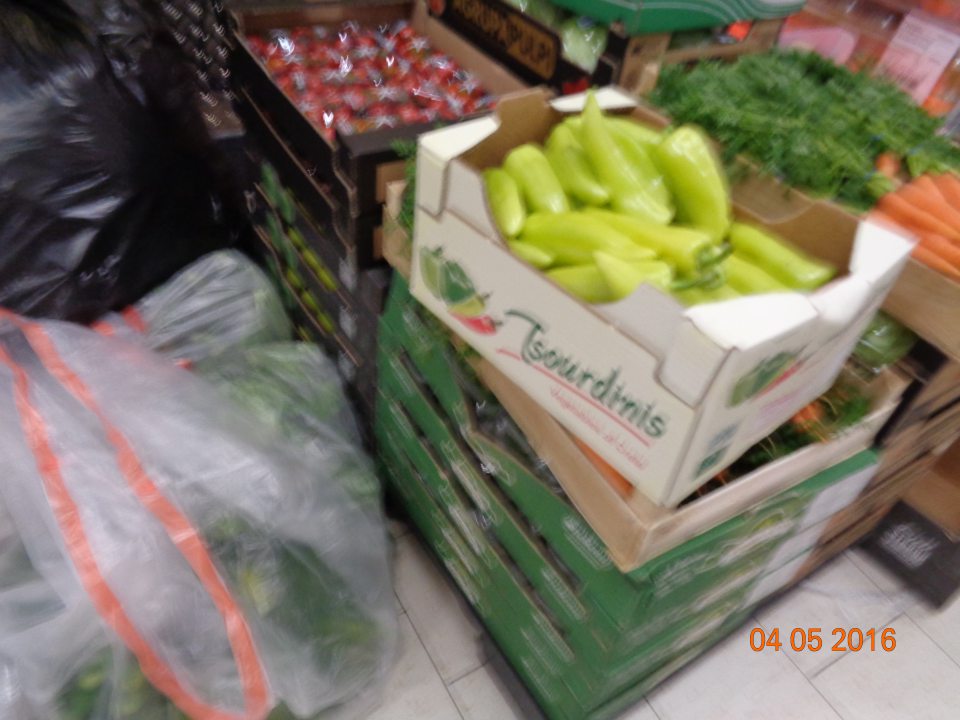 V sklade prevádzky zistené hromadenie potravinárskeho odpadu spolu uložené s čerstvou zeleninou.