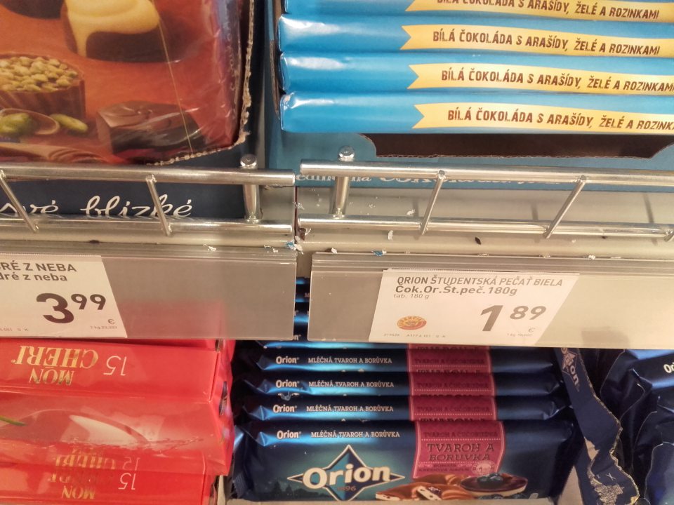 V predajni na predajnej ploche zistený výskyt exkrementov od hlodavcov.