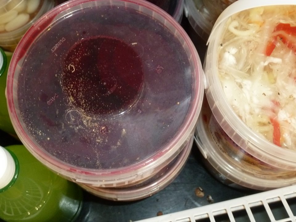 Predaj tovaru so znečisteným obalom.