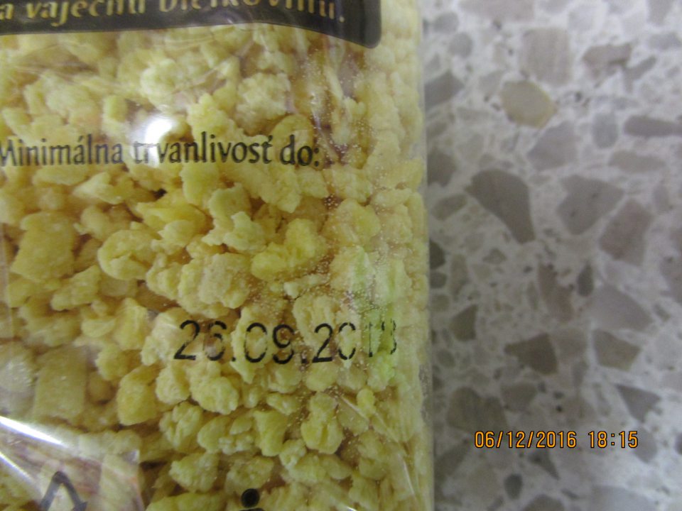 Predaj výrobku s nečitateľným dátumom minimálnej trvanlivosti.