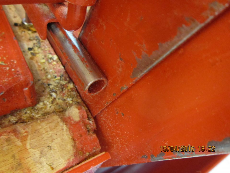 Znečistené zariadenie používané na predaj nebalených pekárenských výrobkov.