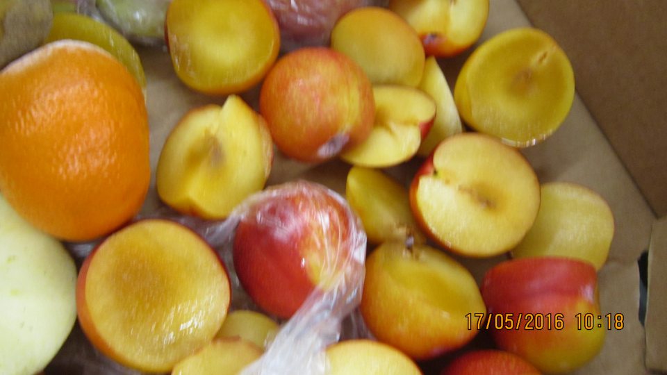 Predaj ovocia nevhodnej na ľudskú spotrebu - výskyt vnútornej hniloby.