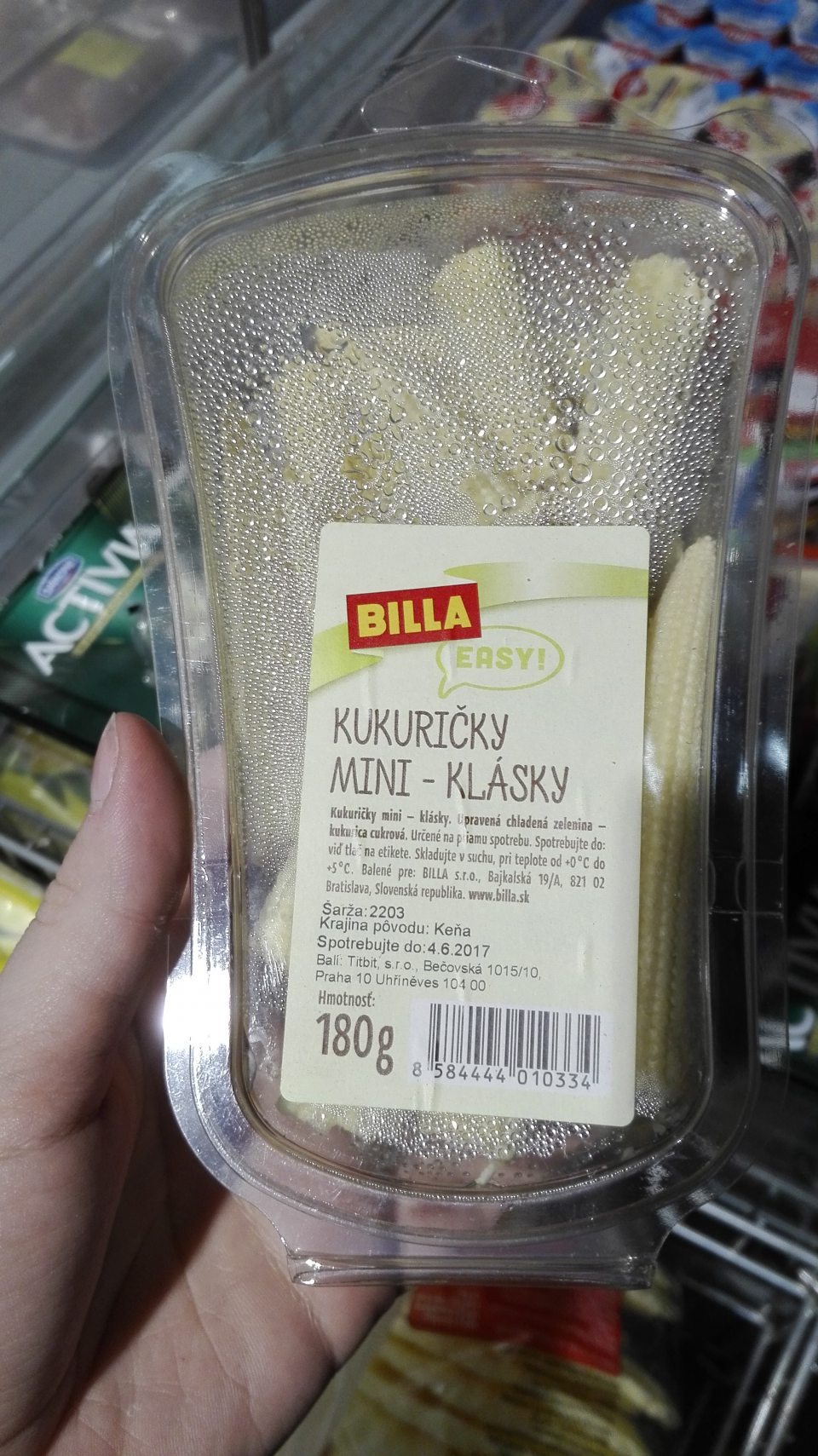 Kukuričky ponúkané na predaj po uplynutí dátumu spotreby.