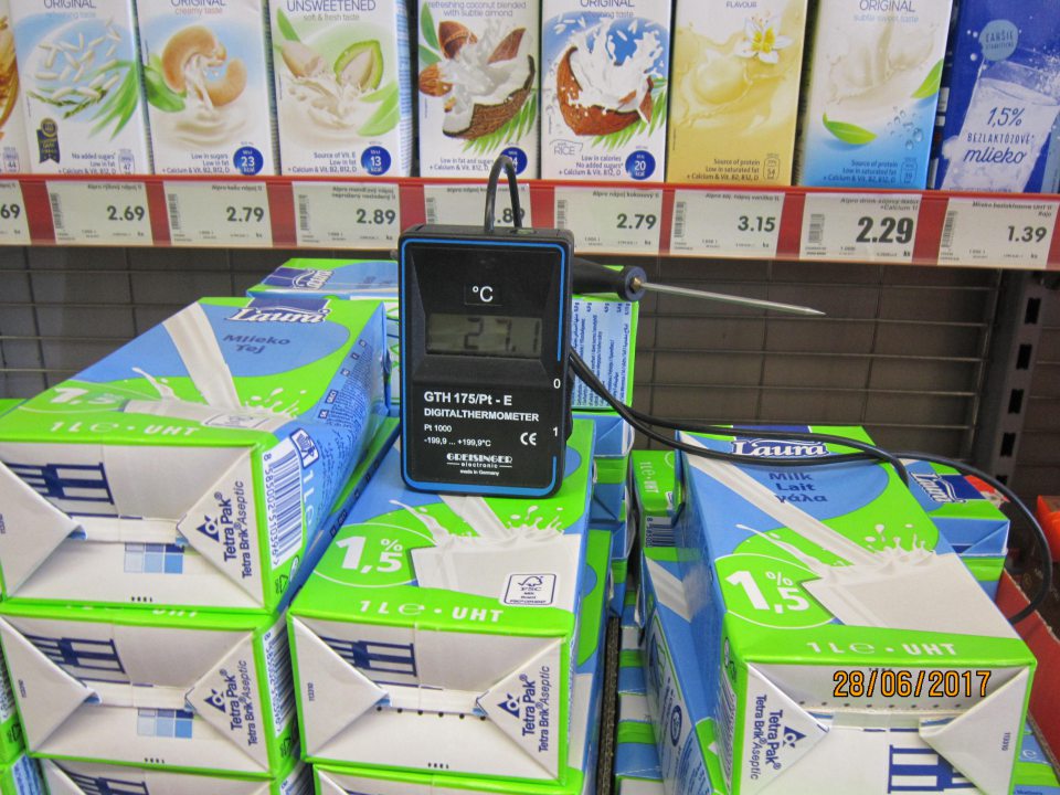 V predajni nedodržanie teplotných podmienok pri vystavovaní potravín.