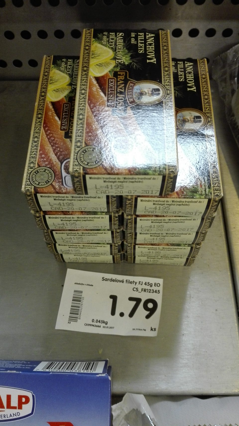 Výrobok Sardelové filety ponúkaný na predaj po uplynutí dátumu minimálnej trvanlivosti.