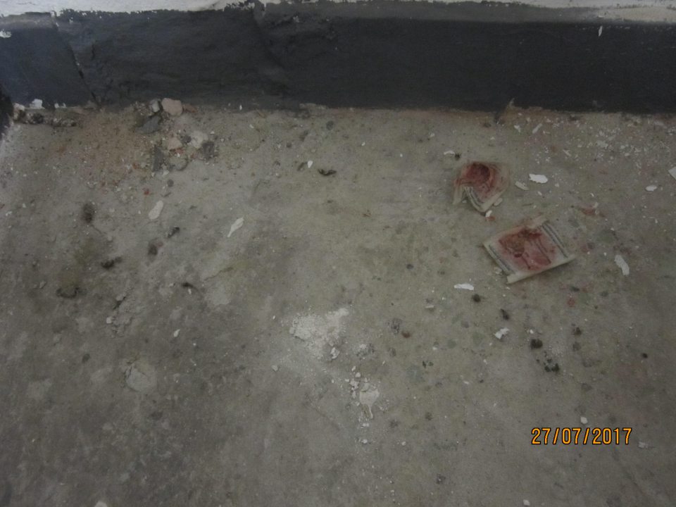 V prevádzke poškodené deratizačné nástrahy.