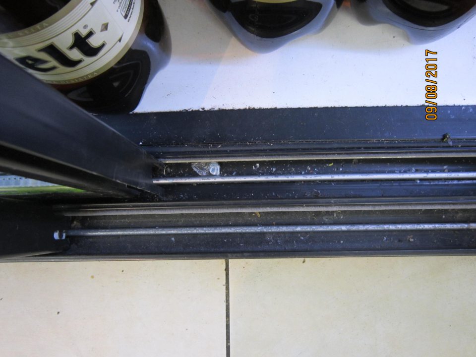 Silne znečistené chladiace vitríny na nápoje