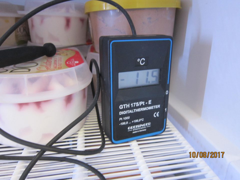 V prevádzke nedodržané teplotné podmienky pri vystavovaní hlbokozmrazených potravín.