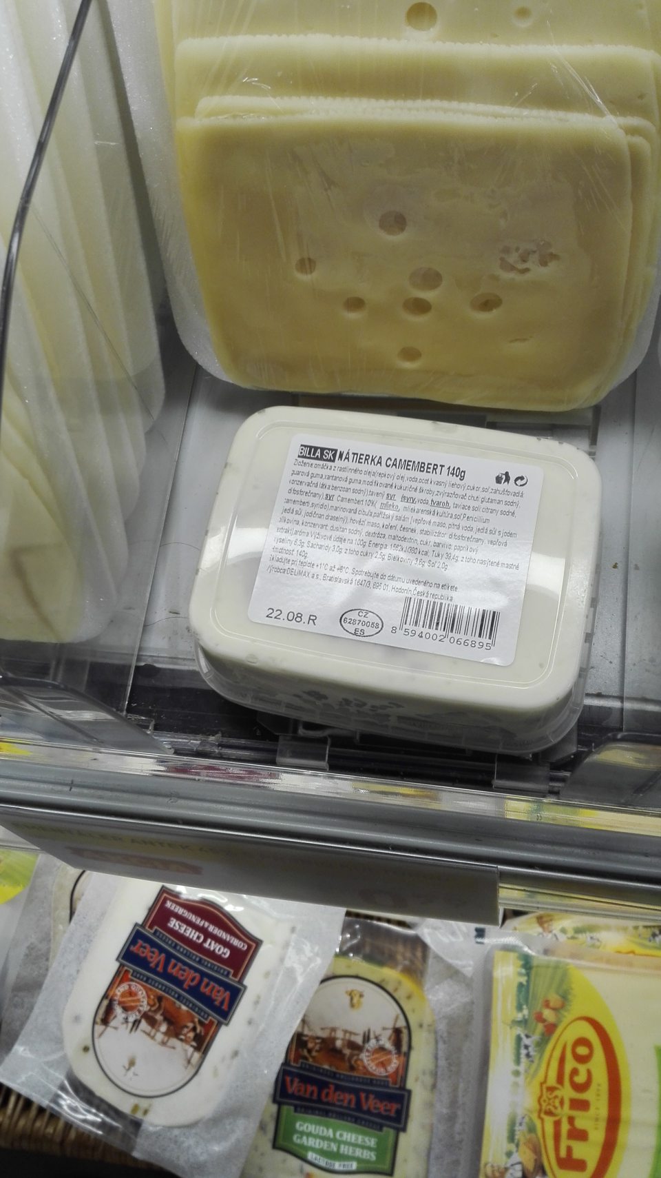 Predaj výrobku nátierka Camembert po uplynutí dátumu spotreby.