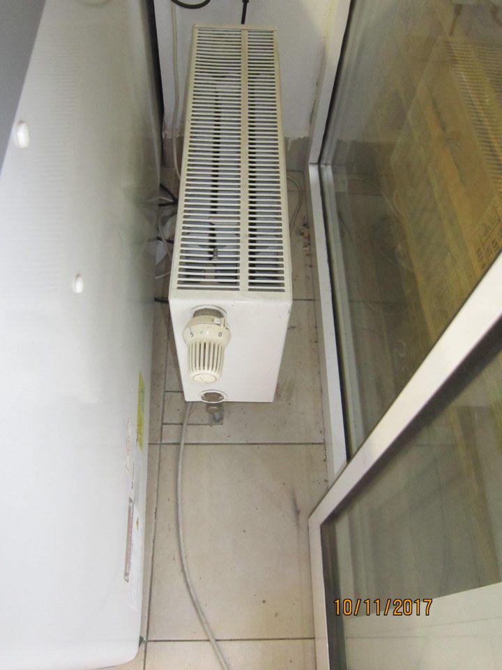 V prevádzke znečistená podlaha.