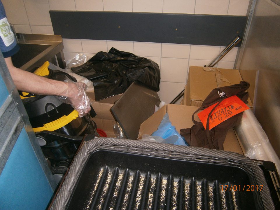 Neporiadok v oddelení dopekania hlbokozmrazených pekárskych polotovarov.