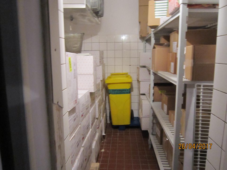 Kontajner na zber VŽP umiestnený v mraziacom boxe na dopeky