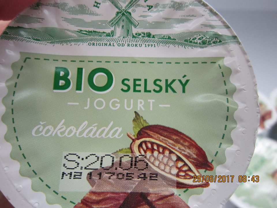 Predaj mliečneho výrobku po uplynutí dátumu spotreby.