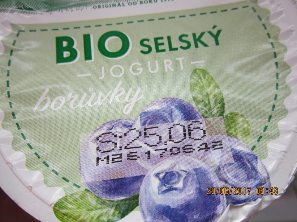 Predaj mliečneho výrobku po uplynutí dátumu spotreby.