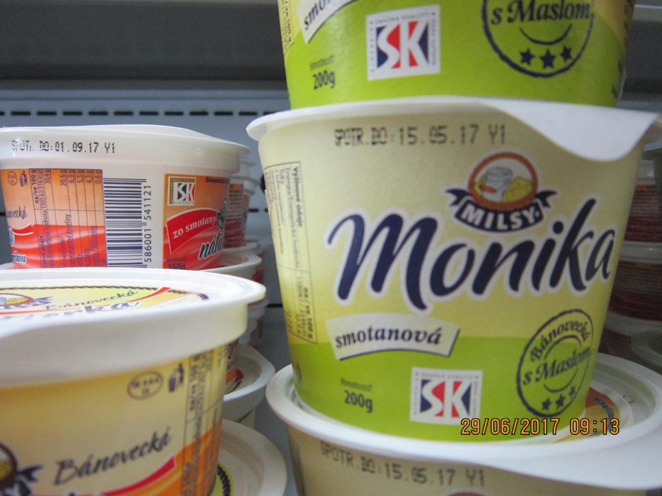 Predaj mliečneho výrobku po uplynutí dátumu spotreby.