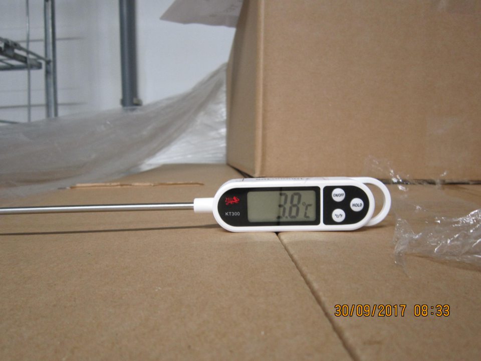 V prevádzke nesprávne skladovanie hlbokozmrazených výrobkov pri teplote +3,8°C.