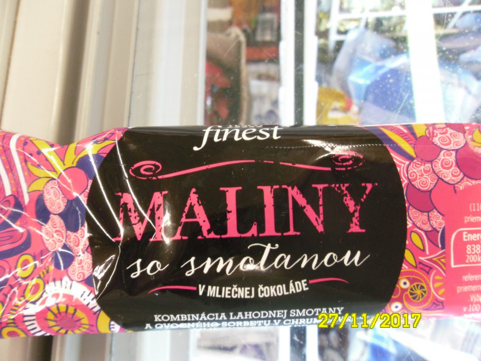 Predaj hlbokozmrazeného krému s nečitateľným údajom o dátume minimálnej trvanlivosti.