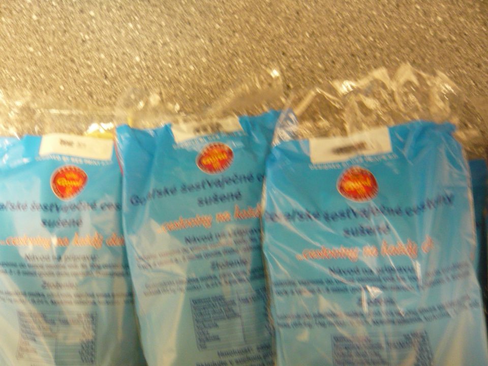 Predaj nedostatočne označeného potravinárskeho výrobku s nečitateľným údajom o dátume minimálnej trvanlivosti.