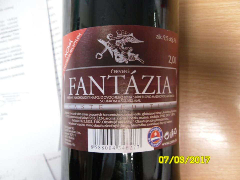 Nesprávne označený  potravinársky výrobok s nečitateľným dátumom minimálnej trvanlivosti.