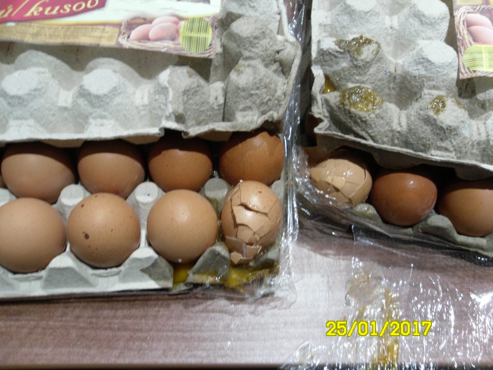 Predaj čerstvých slepačích vajec nevhodných na ľudskú spotrebu z dôvodu poškodenej škrupiny a vytečeného obsahu.