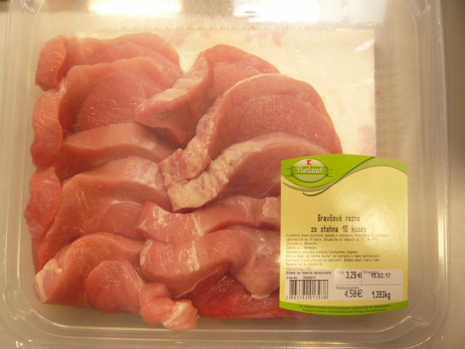 Nedostatočne označený 1 druh čerstvého baleného mäsa, v označení chýbala identifikačná značka ovalného tvaru s uvedením schvaľovacieho čísla prevadzkárne.