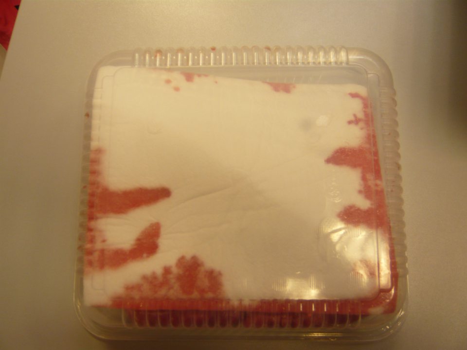 Nedostatočne označený 1 druh čerstvého baleného mäsa, v označení chýbala identifikačná značka ovalného tvaru s uvedením schvaľovacieho čísla prevadzkárne