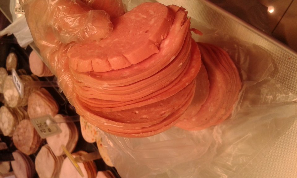 Predaj pomiešaných nakrájaných výrobkov.