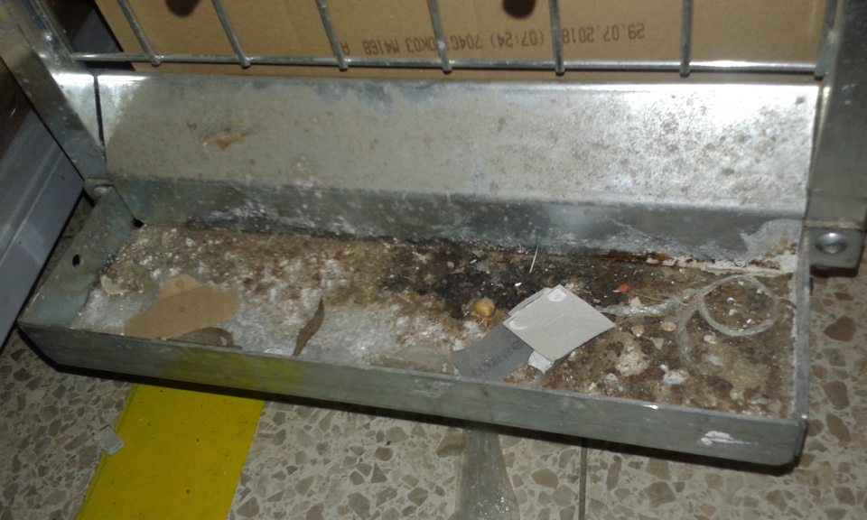 Prevádzkáreň neudržiavaná v hygienicky spôsobilom stave.