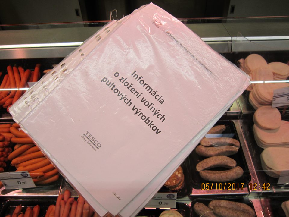 Katalóg dostupný pre zákazníkov v priestore predajného pultu. 