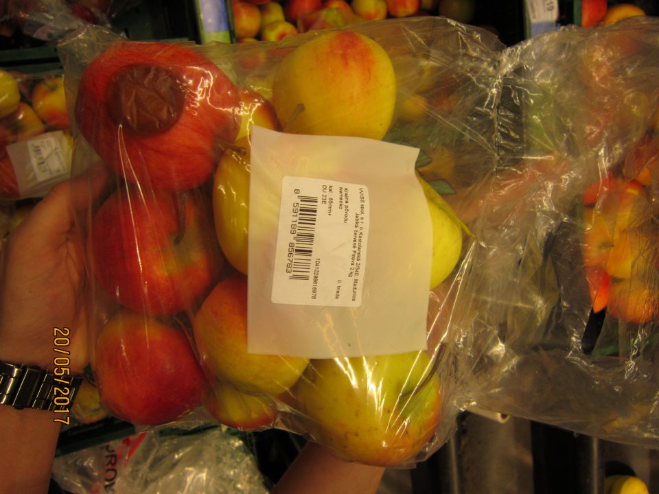 Predaj ovocia jablká červené nevhodné na ľudskú spotrebu, plody napadnuté hnilobou. 