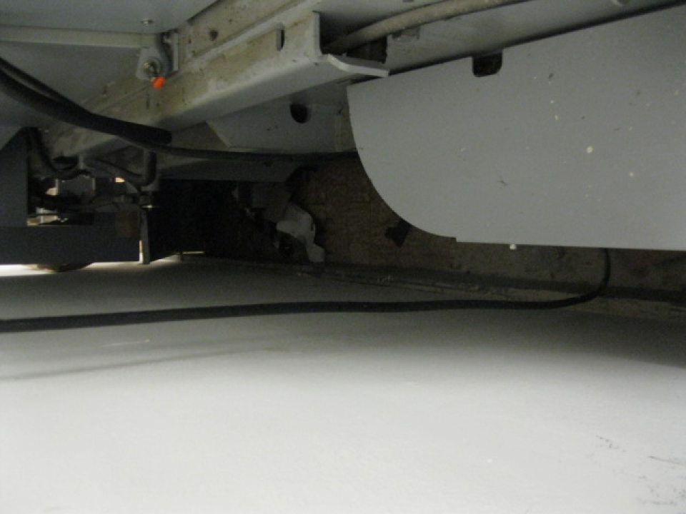 Nečistoty v okolí vnútorného lisu, kt. nie je dostatočne stavebne oddelený od ostatného skladového/manipulačného priestoru